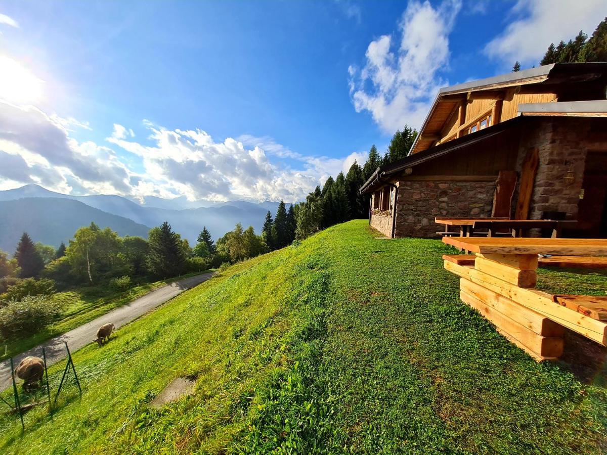 Chalet Chapeau Rar Castel Condino Exterior photo