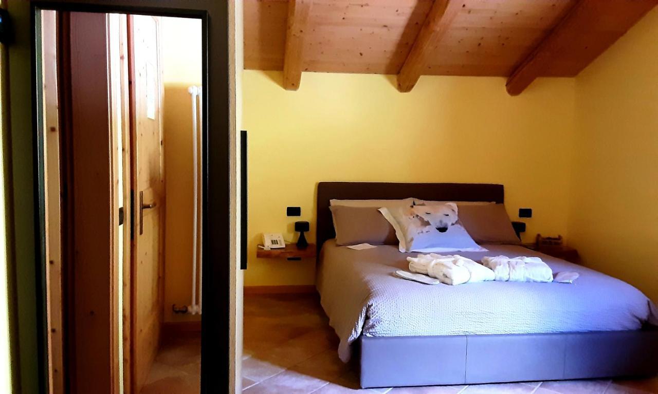 Chalet Chapeau Rar Castel Condino Exterior photo