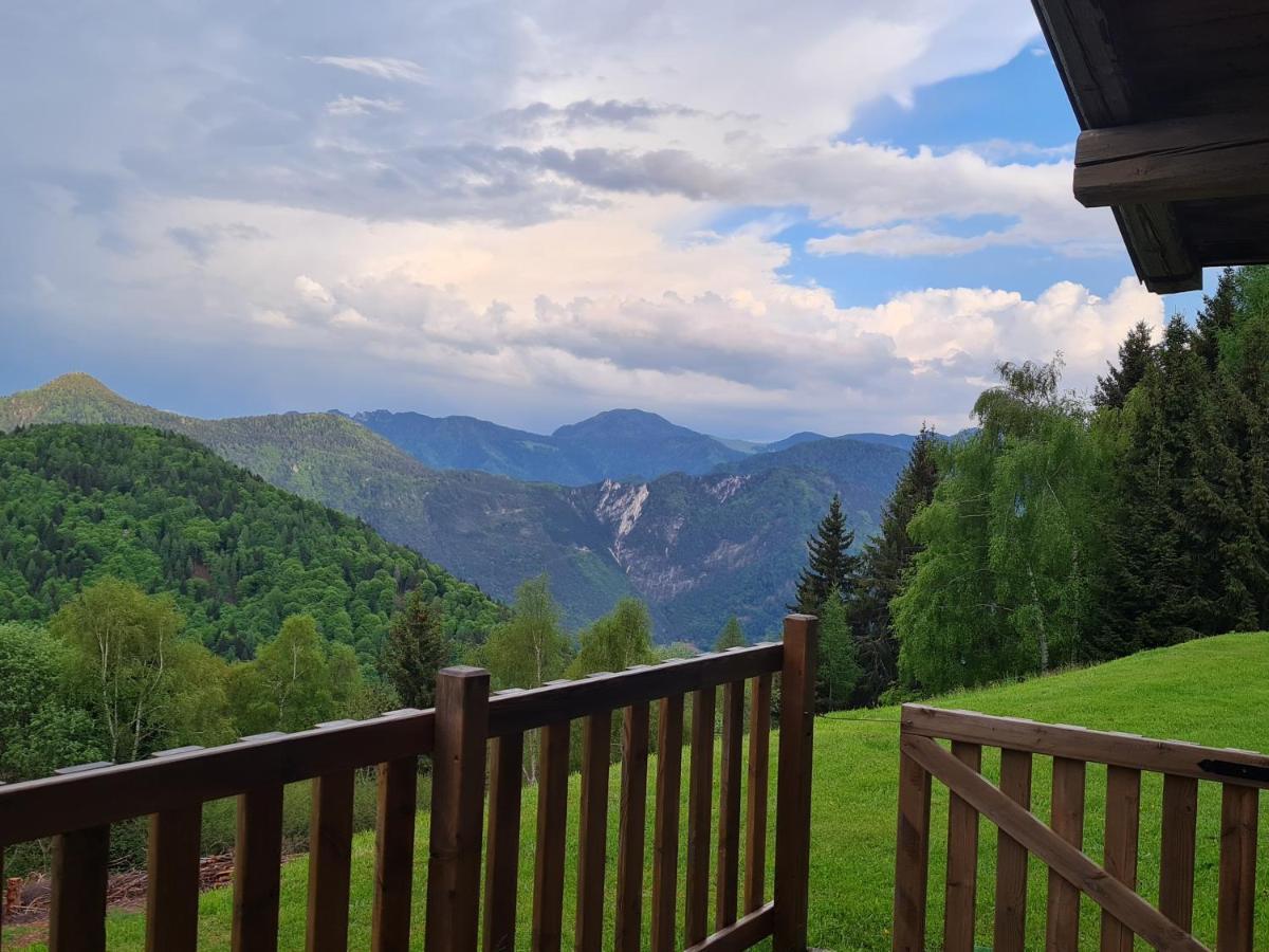 Chalet Chapeau Rar Castel Condino Exterior photo
