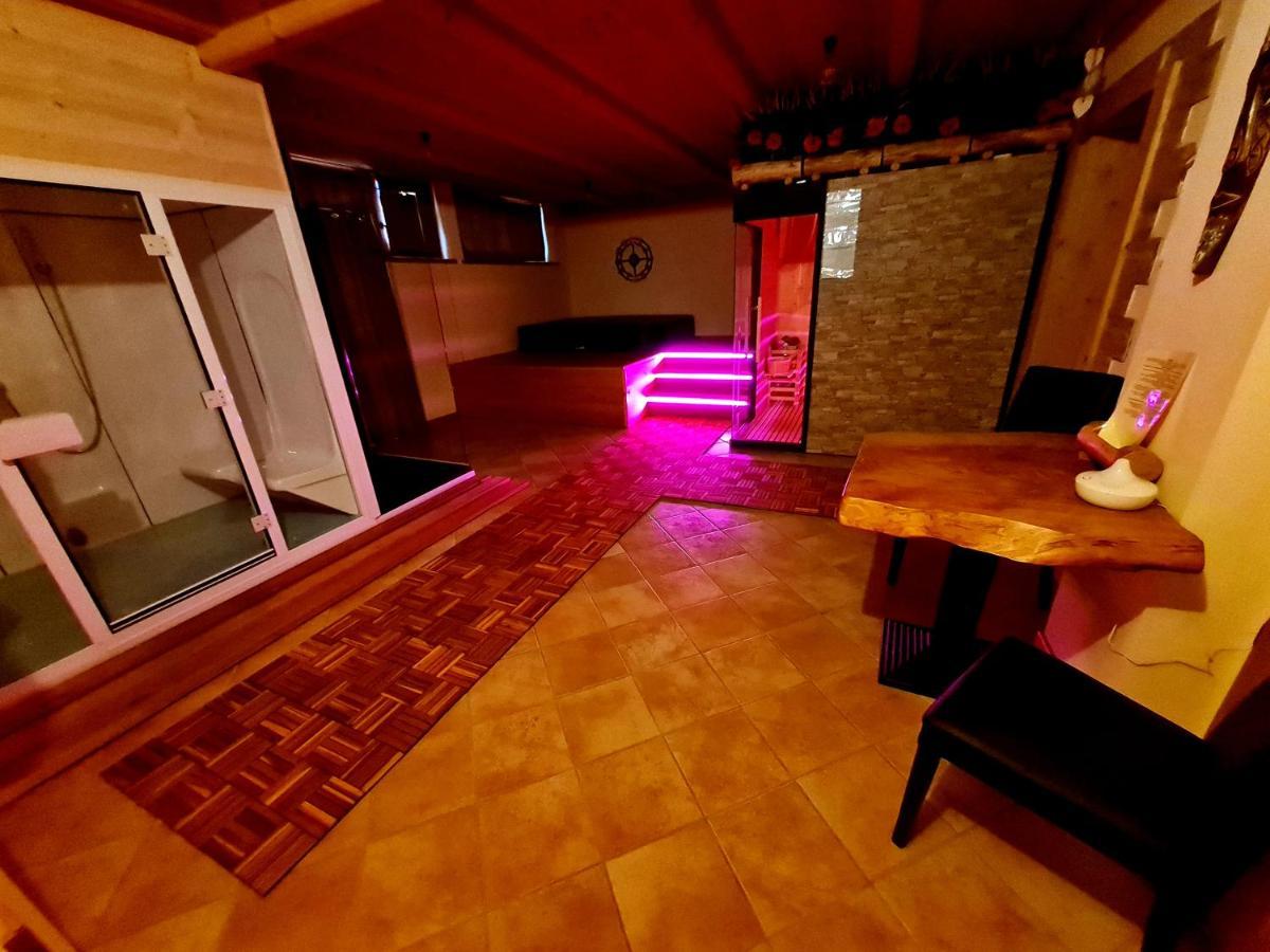 Chalet Chapeau Rar Castel Condino Exterior photo